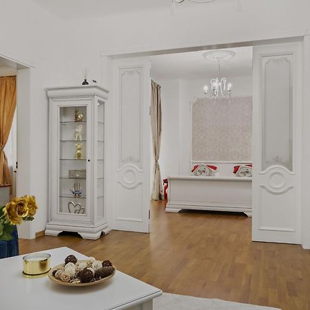 Sweet Luxury Three Rooms Apartment City Center Universitate Bucharest Exterior photo