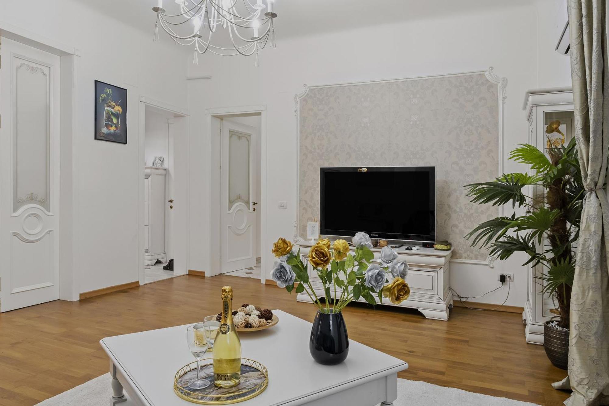 Sweet Luxury Three Rooms Apartment City Center Universitate Bucharest Exterior photo